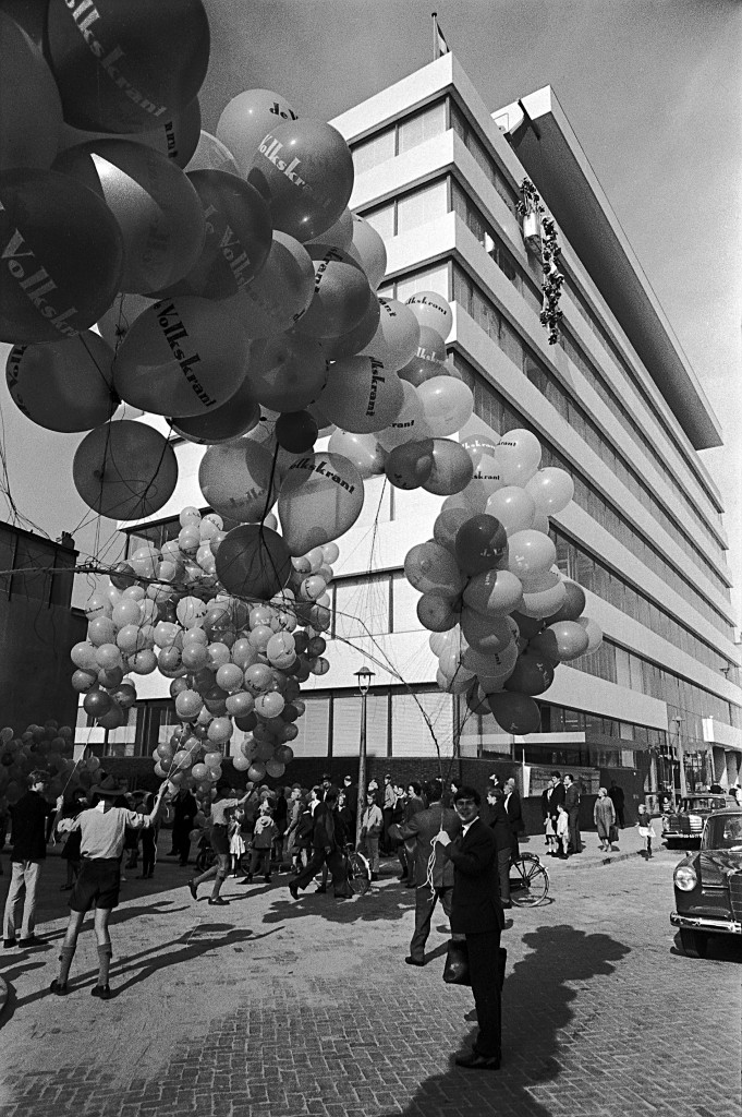 Opening Volkskrantgeouw 25-09-65. Foto Wim Ruigrok
